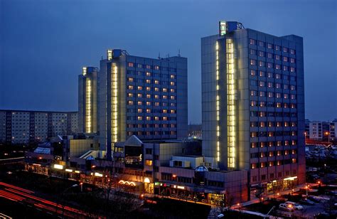 City Hotel .